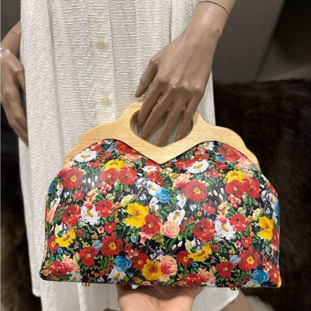 Large Genuine Leather Floral Printed with Chic Heart Shaped Wooden Frame Bag - Picture 7 of 12